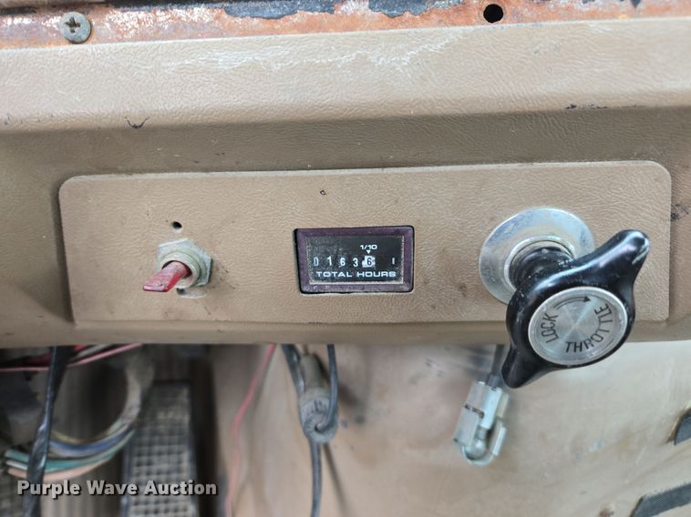 image for item EE7951 1994 Ford L7000 tank truck