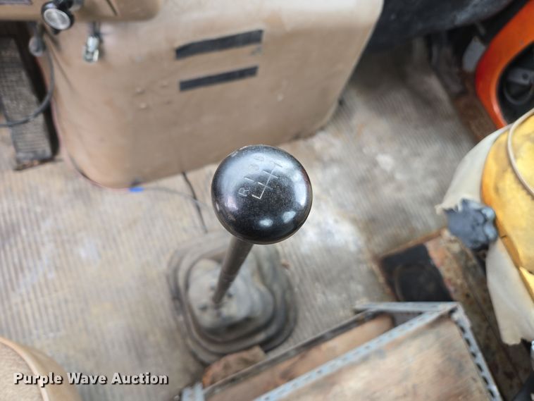 image for item EE7951 1994 Ford L7000 tank truck