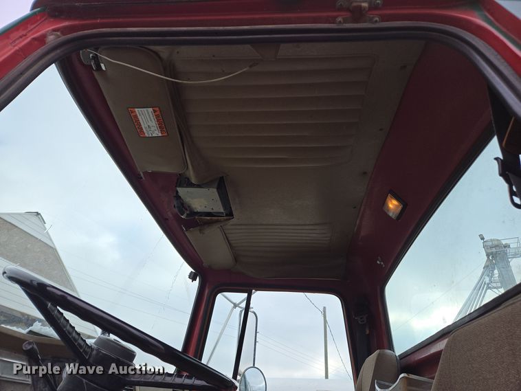 image for item EE7951 1994 Ford L7000 tank truck