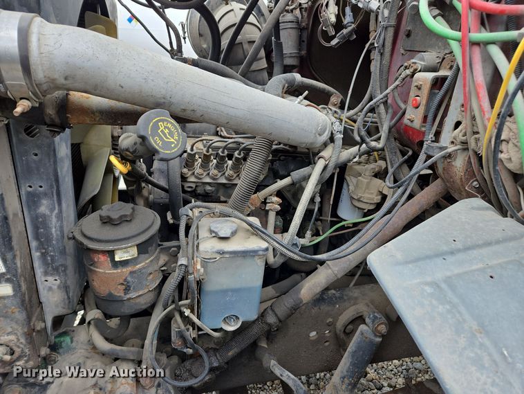 image for item EE7951 1994 Ford L7000 tank truck