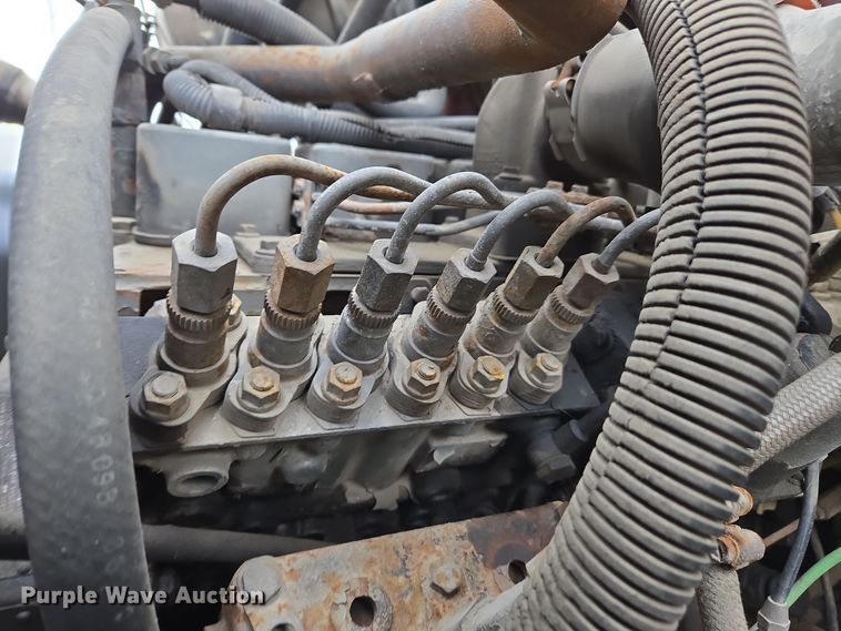 image for item EE7951 1994 Ford L7000 tank truck