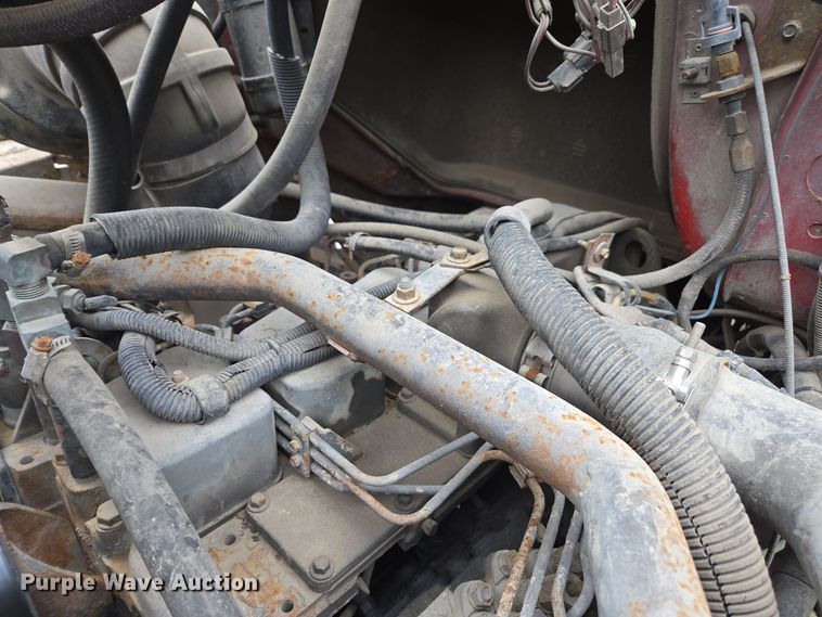 image for item EE7951 1994 Ford L7000 tank truck