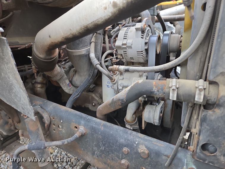 image for item EE7951 1994 Ford L7000 tank truck