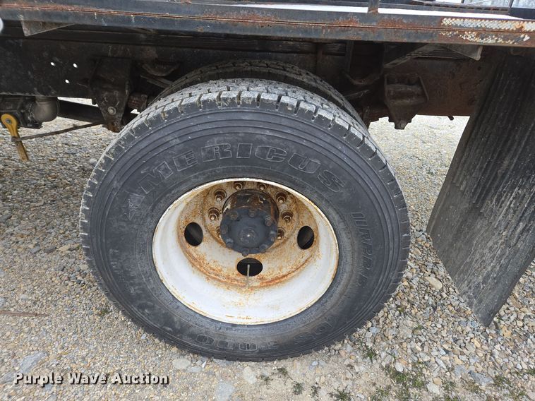 image for item EE7951 1994 Ford L7000 tank truck