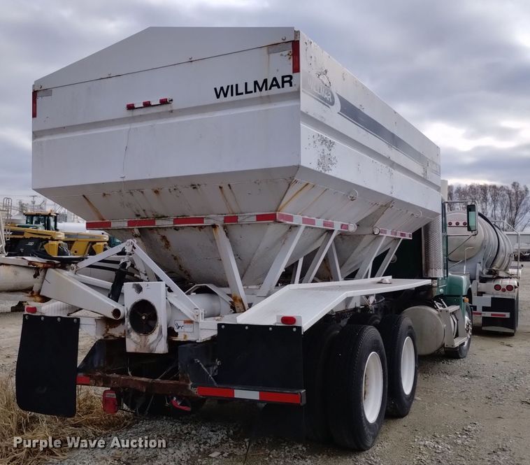 image for item EH0098 1999 Freightliner FLD112 fertilizer delivery truck