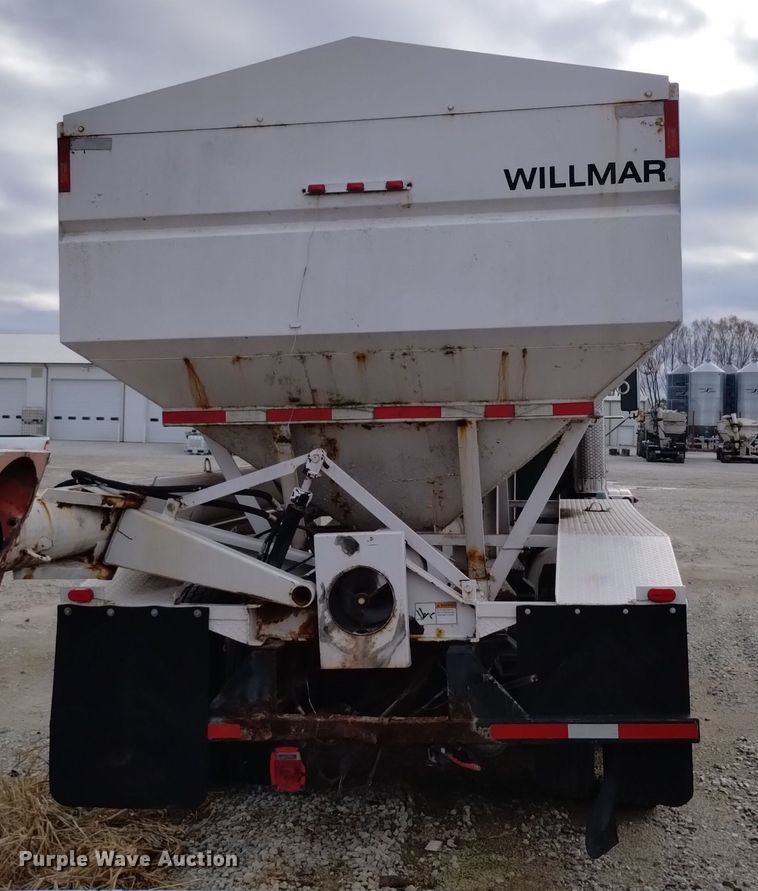 image for item EH0098 1999 Freightliner FLD112 fertilizer delivery truck