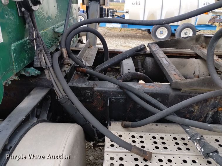 image for item EH0098 1999 Freightliner FLD112 fertilizer delivery truck