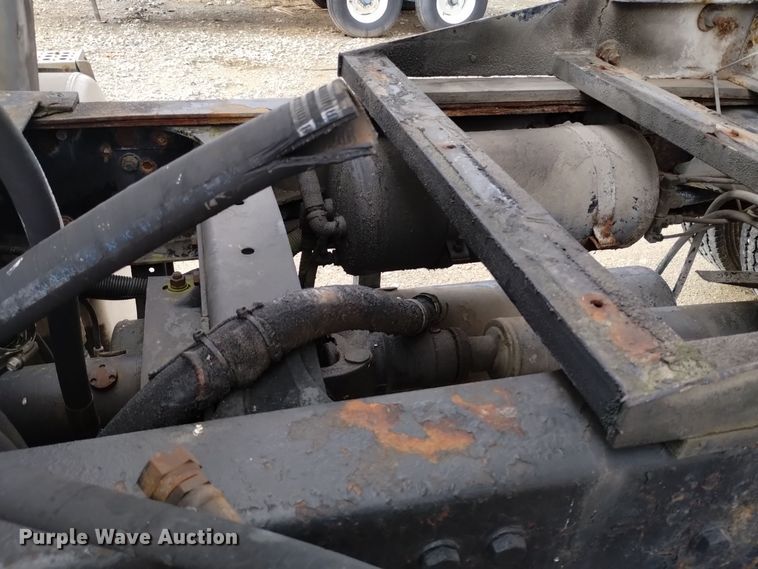 image for item EH0098 1999 Freightliner FLD112 fertilizer delivery truck