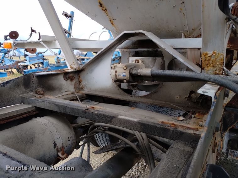 image for item EH0098 1999 Freightliner FLD112 fertilizer delivery truck