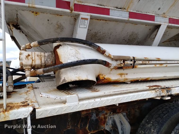 image for item EH0098 1999 Freightliner FLD112 fertilizer delivery truck