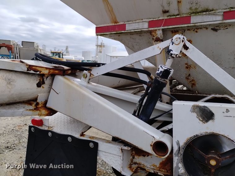 image for item EH0098 1999 Freightliner FLD112 fertilizer delivery truck