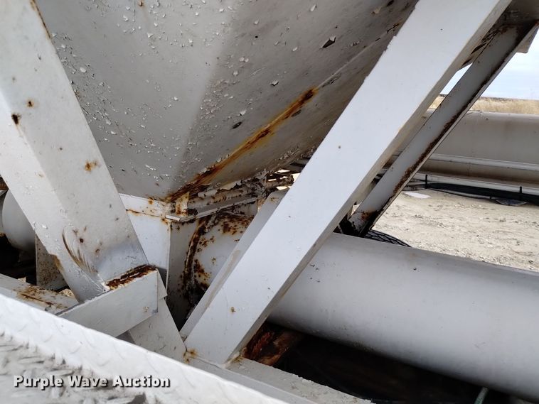 image for item EH0098 1999 Freightliner FLD112 fertilizer delivery truck