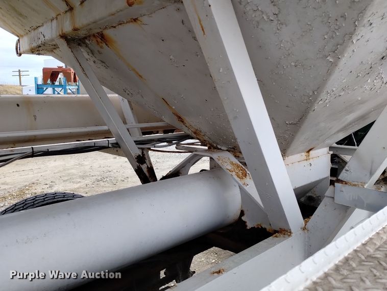 image for item EH0098 1999 Freightliner FLD112 fertilizer delivery truck