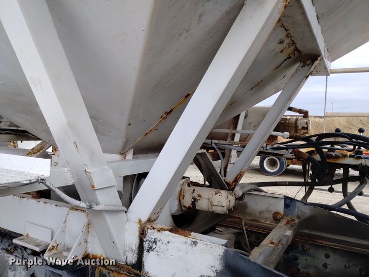 image for item EH0098 1999 Freightliner FLD112 fertilizer delivery truck