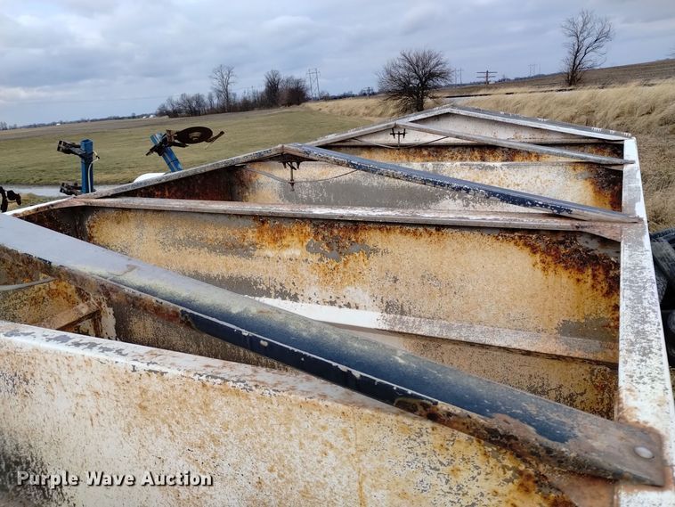 image for item EH0098 1999 Freightliner FLD112 fertilizer delivery truck