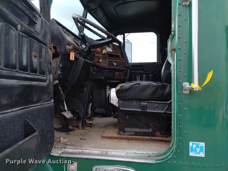 image for item EH0098 1999 Freightliner FLD112 fertilizer delivery truck