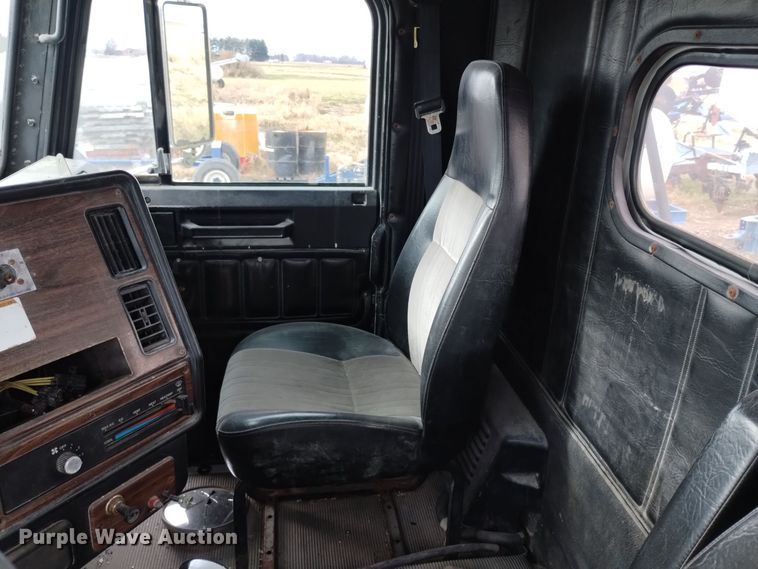 image for item EH0098 1999 Freightliner FLD112 fertilizer delivery truck