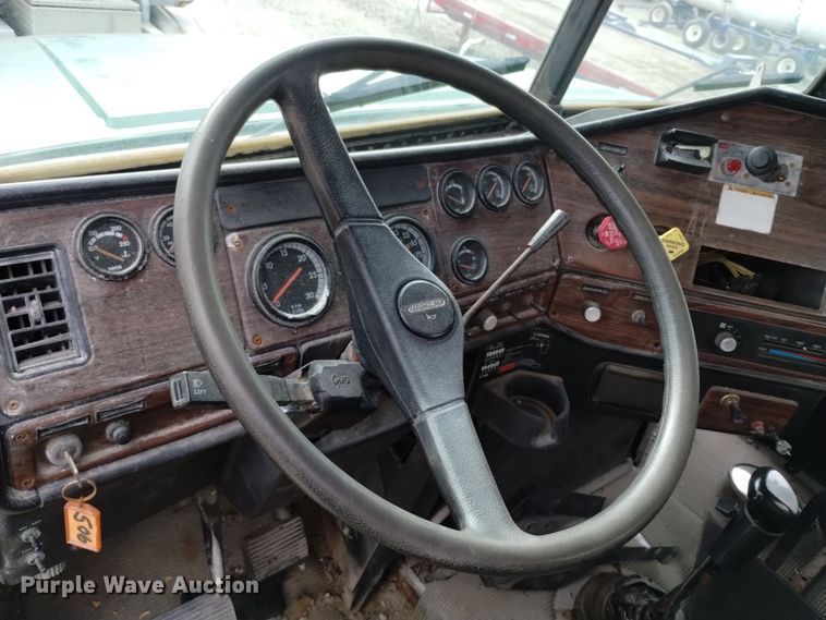 image for item EH0098 1999 Freightliner FLD112 fertilizer delivery truck