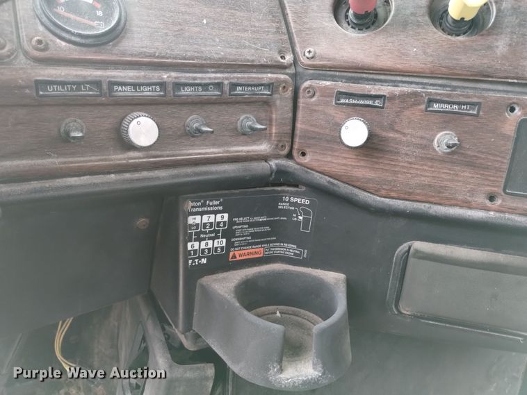 image for item EH0098 1999 Freightliner FLD112 fertilizer delivery truck