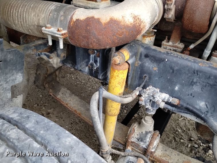 image for item EH0098 1999 Freightliner FLD112 fertilizer delivery truck