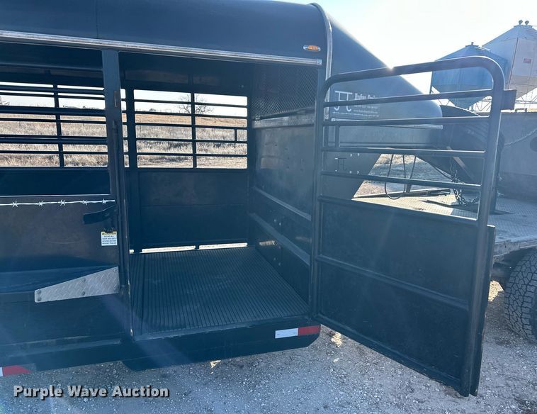 image for item ER8392 2019 Hughes Trailers, LLC Full-Top livestock trailer