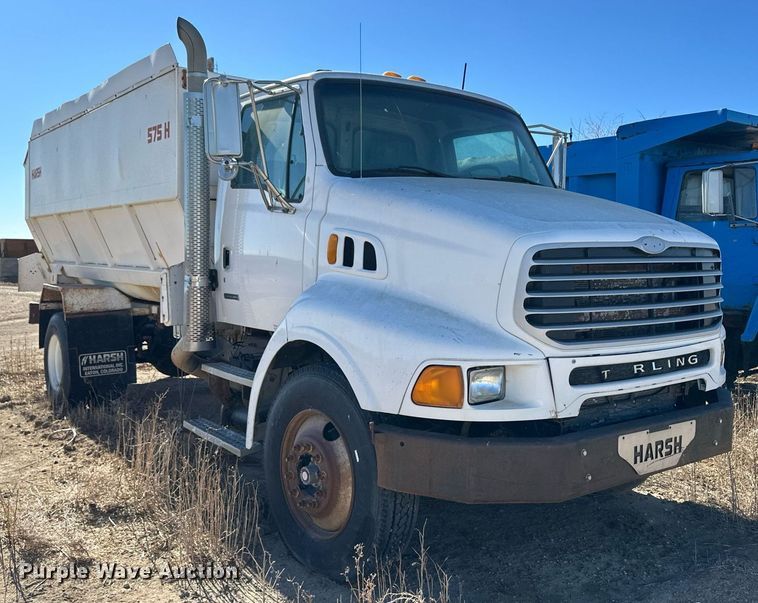 image for item ER8586 2006 Sterling L8500 feed mixer truck