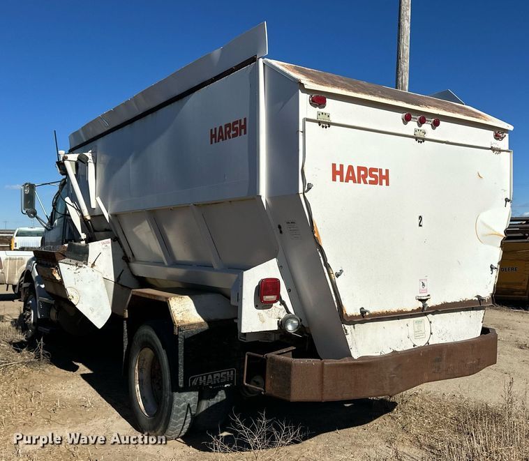 image for item ER8586 2006 Sterling L8500 feed mixer truck