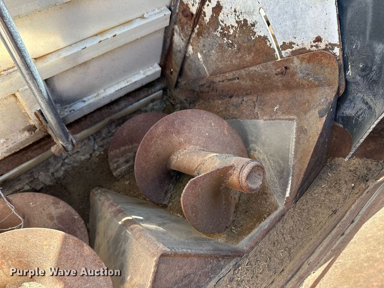 image for item ER8586 2006 Sterling L8500 feed mixer truck