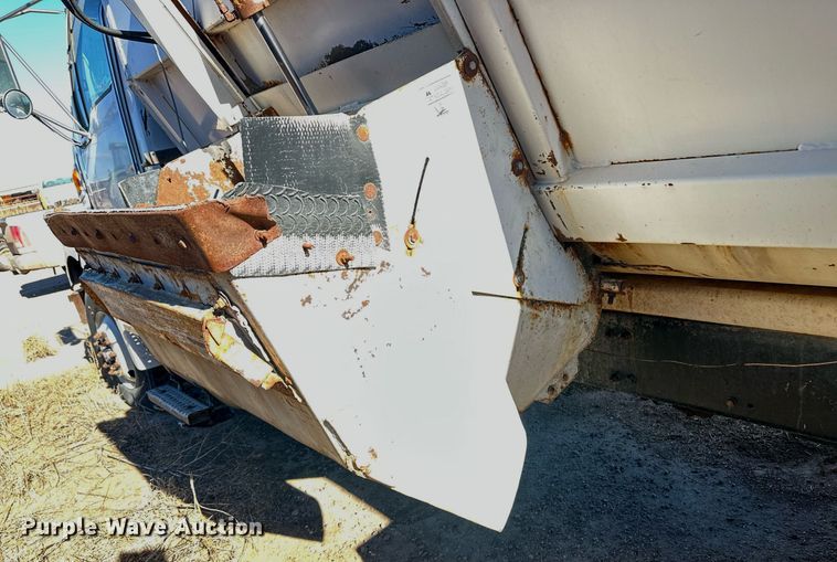 image for item ER8586 2006 Sterling L8500 feed mixer truck