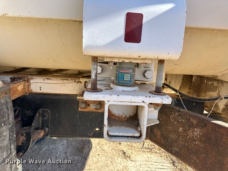 image for item ER8586 2006 Sterling L8500 feed mixer truck