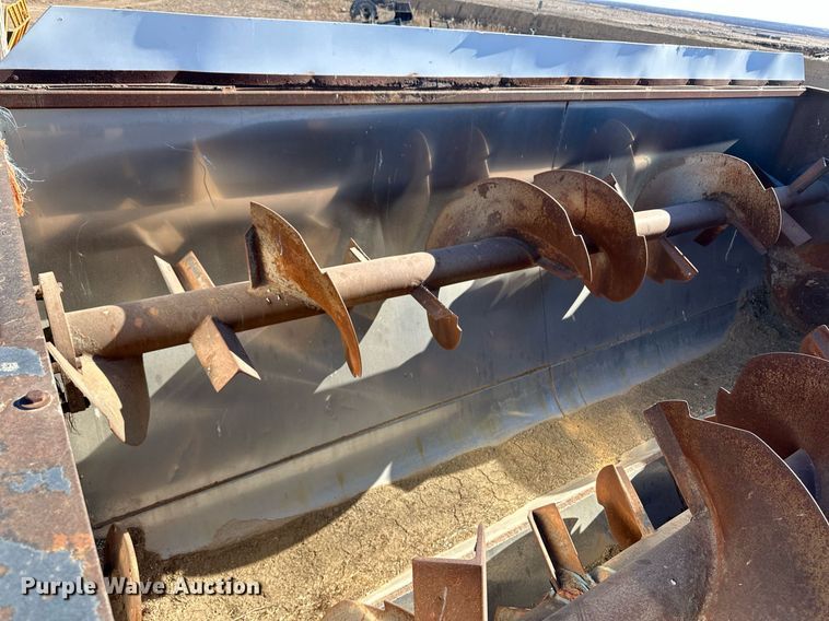 image for item ER8586 2006 Sterling L8500 feed mixer truck