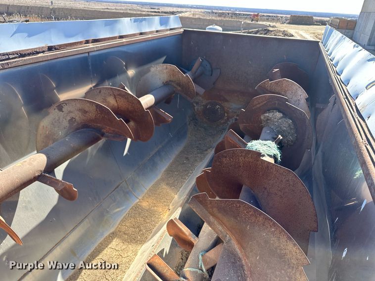 image for item ER8586 2006 Sterling L8500 feed mixer truck