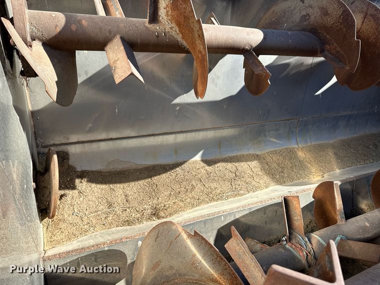 image for item ER8586 2006 Sterling L8500 feed mixer truck