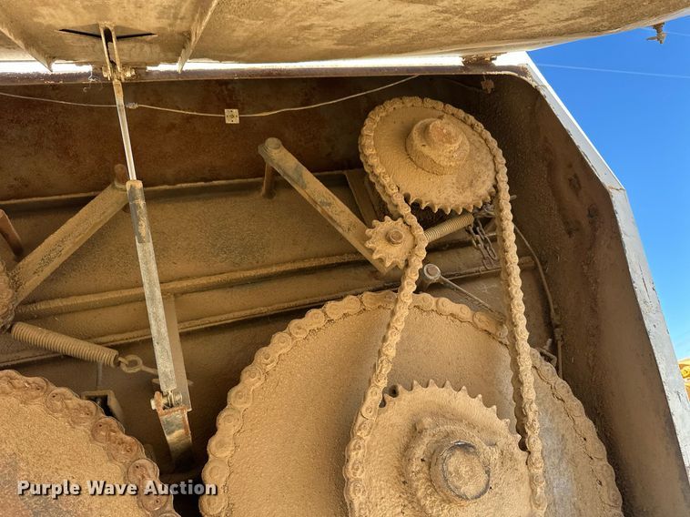 image for item ER8586 2006 Sterling L8500 feed mixer truck