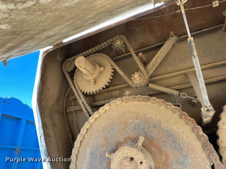 image for item ER8586 2006 Sterling L8500 feed mixer truck