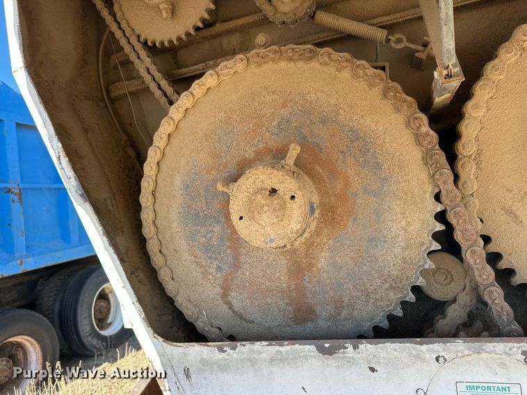 image for item ER8586 2006 Sterling L8500 feed mixer truck