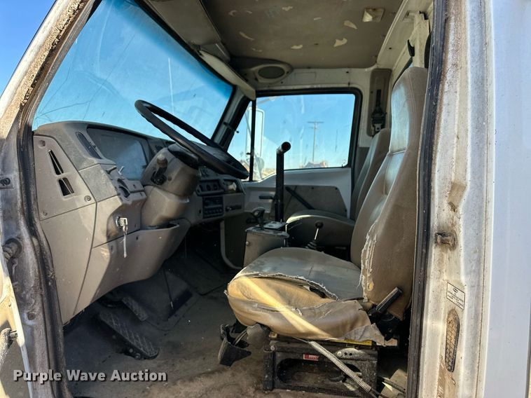 image for item ER8586 2006 Sterling L8500 feed mixer truck