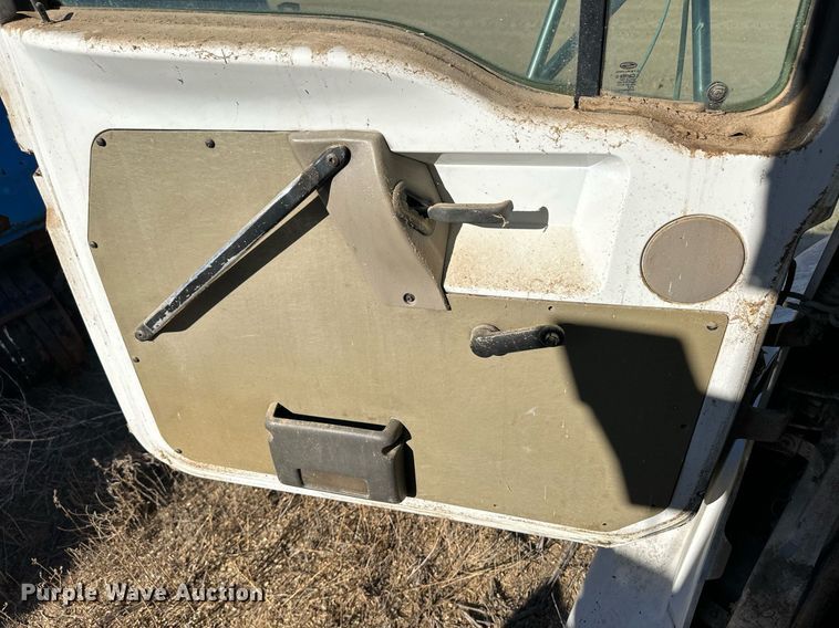 image for item ER8586 2006 Sterling L8500 feed mixer truck