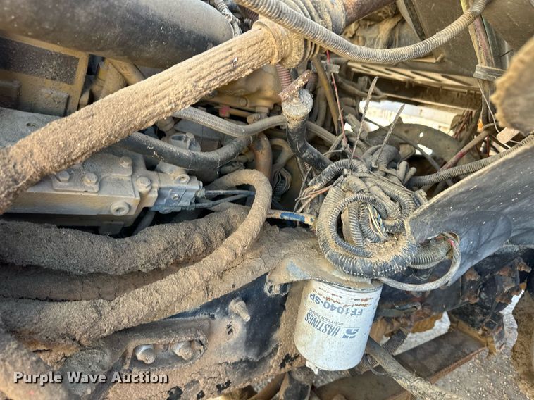 image for item ER8586 2006 Sterling L8500 feed mixer truck