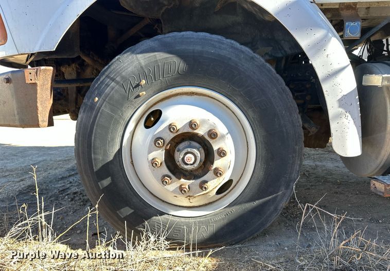 image for item ER8586 2006 Sterling L8500 feed mixer truck