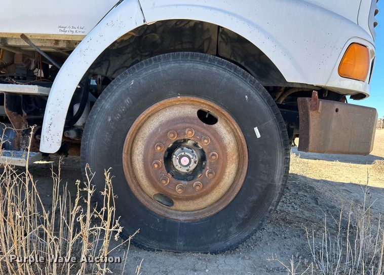 image for item ER8586 2006 Sterling L8500 feed mixer truck