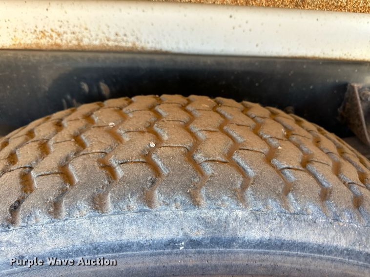 image for item ER8586 2006 Sterling L8500 feed mixer truck