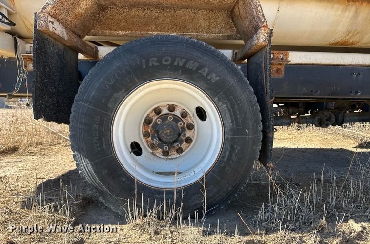 image for item ER8586 2006 Sterling L8500 feed mixer truck