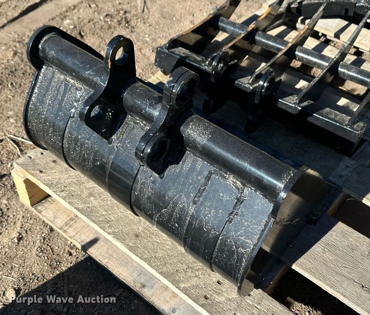 image for item ER8618 Mini excavator attachments