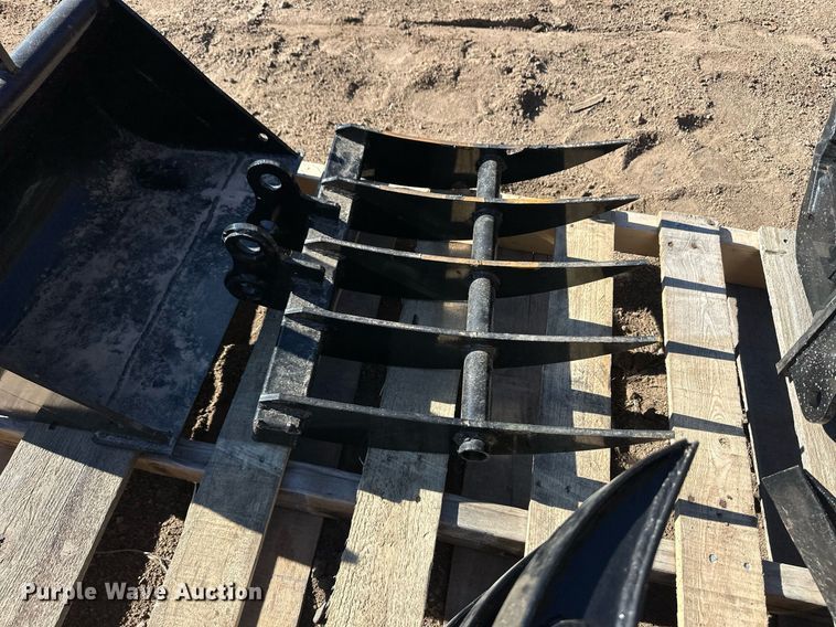 image for item ER8618 Mini excavator attachments