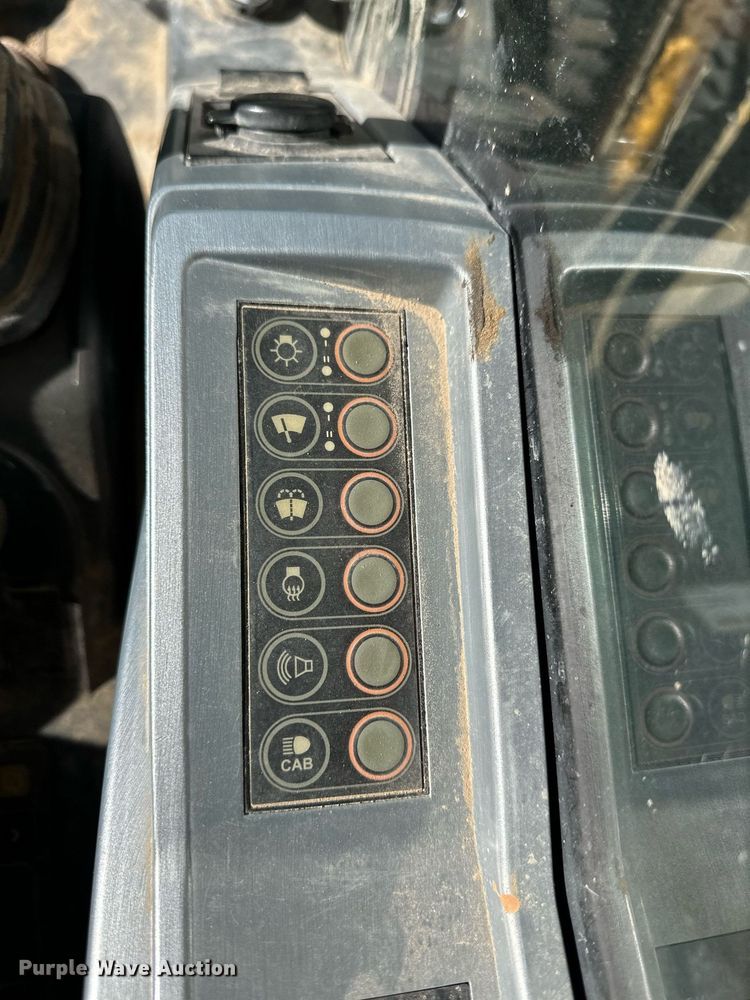 image for item ER8624 2011 Hyundai Robex 290LC-9 excavator