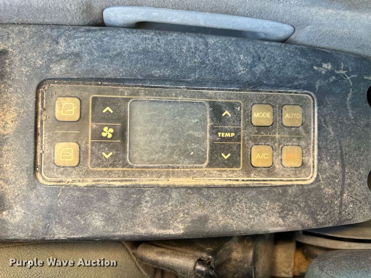 image for item ER8624 2011 Hyundai Robex 290LC-9 excavator