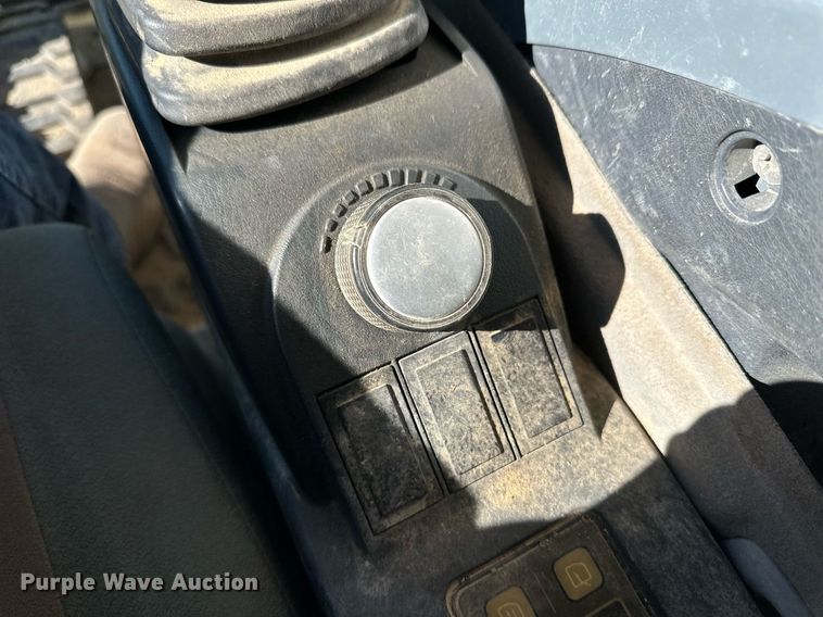 image for item ER8624 2011 Hyundai Robex 290LC-9 excavator