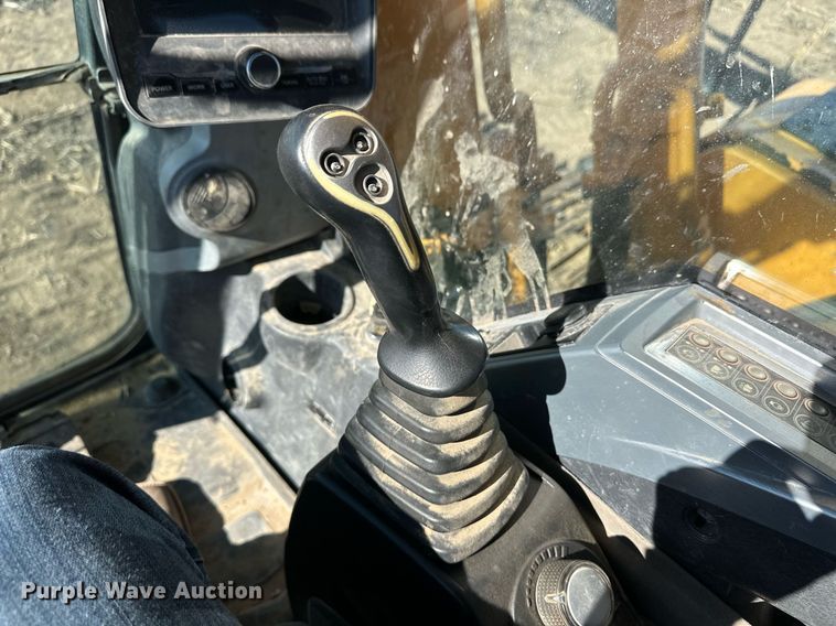 image for item ER8624 2011 Hyundai Robex 290LC-9 excavator