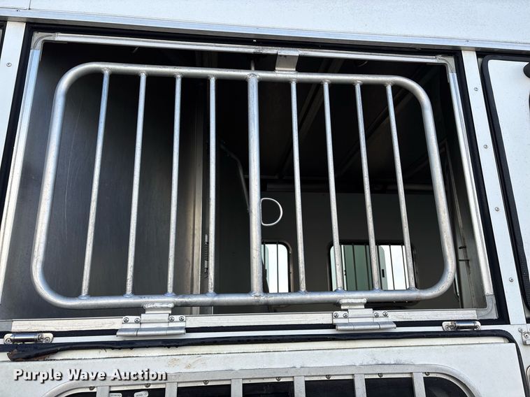 image for item OK9479 2007 Sundowner Sunlite 727 horse trailer